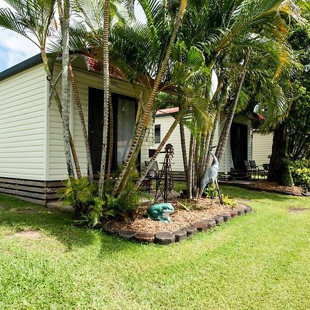 Sarina Palms Caravan And Cabins Village Екстер'єр фото
