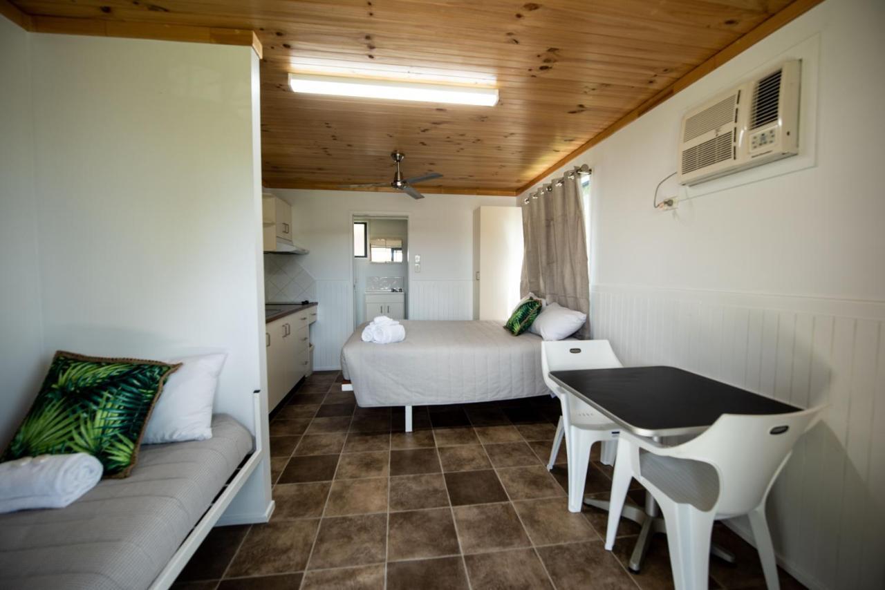 Sarina Palms Caravan And Cabins Village Екстер'єр фото
