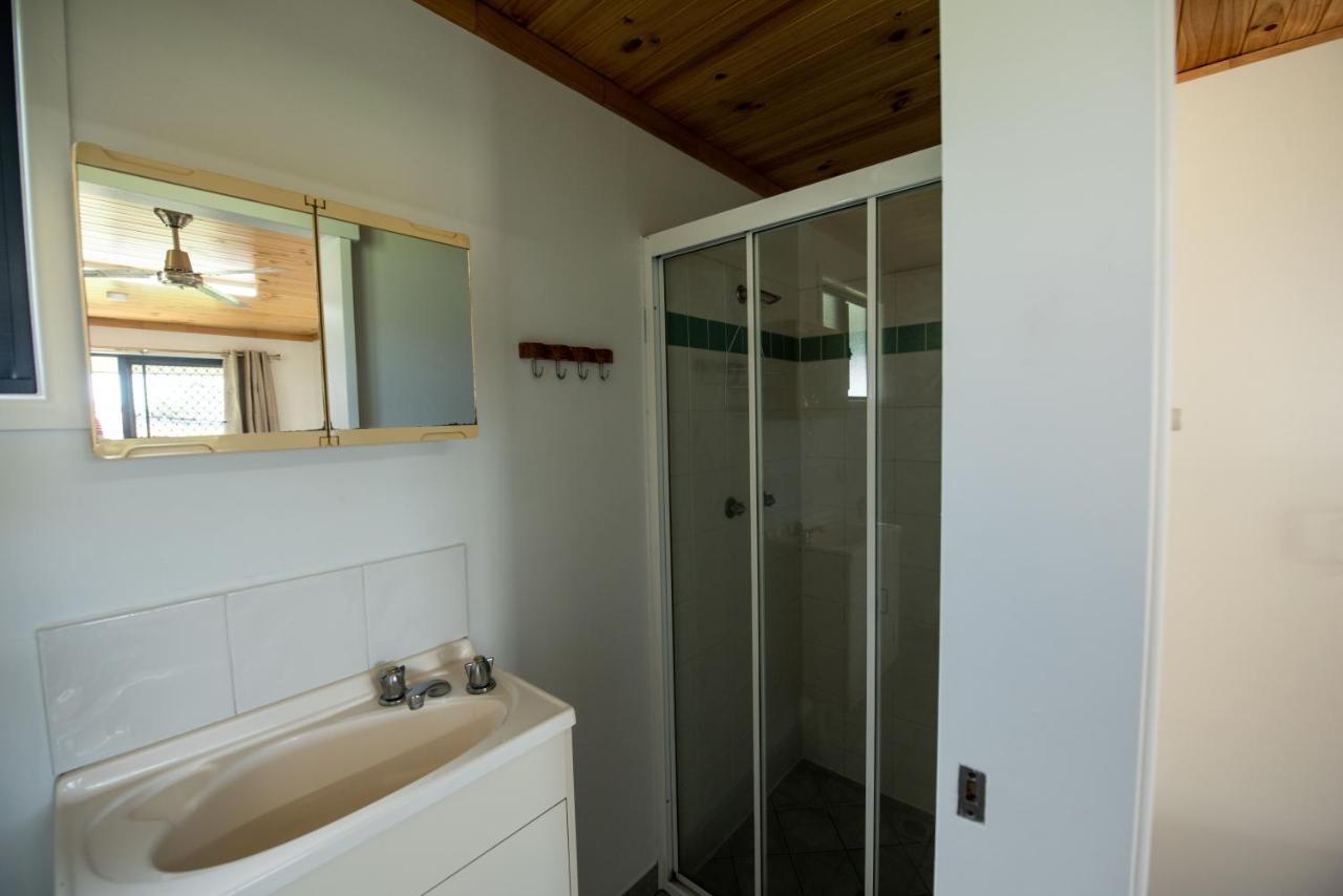 Sarina Palms Caravan And Cabins Village Екстер'єр фото